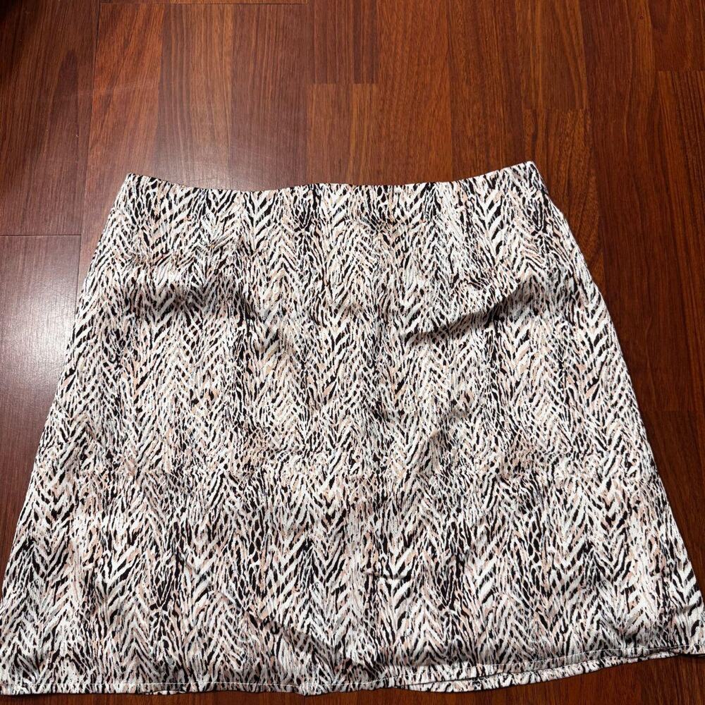 Cute lulus mini skirt featuring